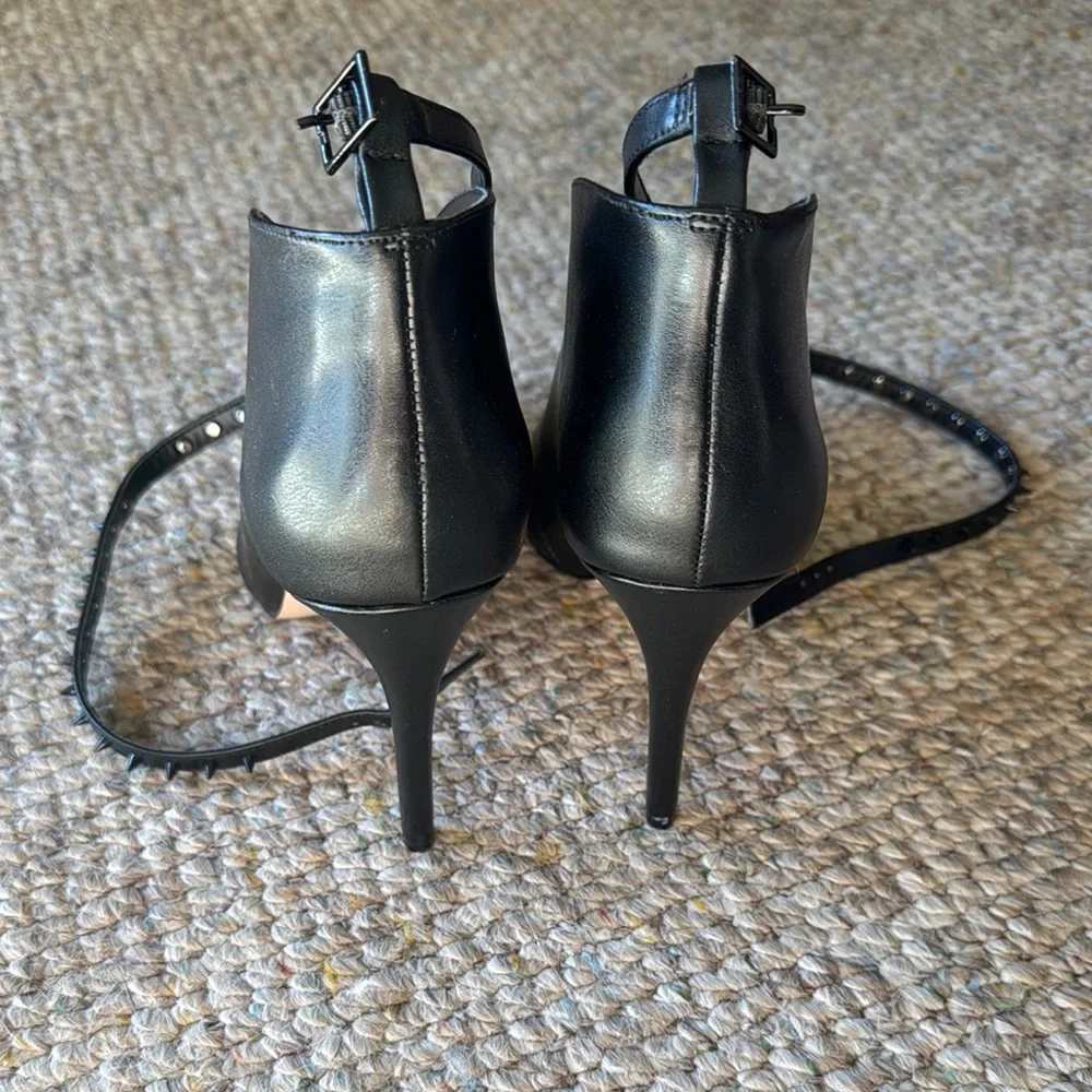 Jessica Simpson Black Studded Women's Shoes - Picture 3 of 10